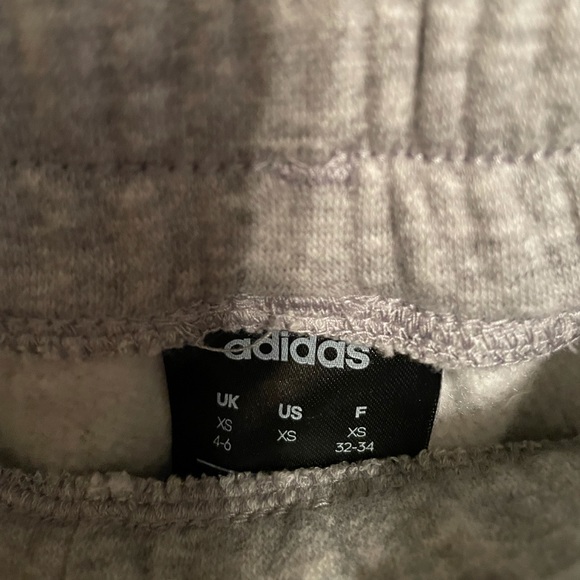 Gray Adidas sweatpants - Picture 4 of 4